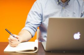 Mann Computer bearbeitet 1